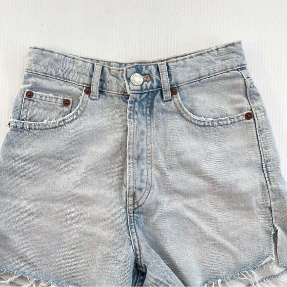 Zara High Rise Raw Hem Denim Jean Shorts Light Wash - Picture 2 of 5